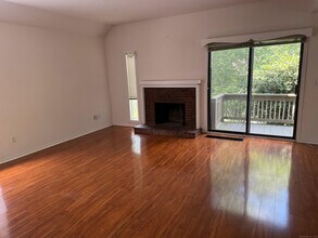 426 Heritage Vlg in Southbury, CT - Building Photo - Building Photo