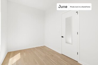 Private bedroom in 4 bed/3 bath Home in Chicago, IL - Building Photo - Building Photo