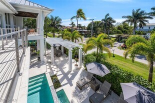 783 11th Ave S in Naples, FL - Building Photo