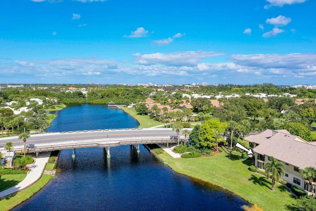 17081 Waterbend Dr-Unit -227 in Jupiter, FL - Foto de edificio