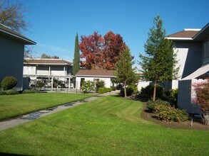 North Park Apartments in Fresno, CA - Building Photo - Building Photo