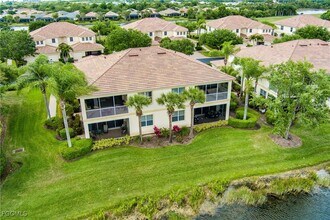 3120 Meandering Way in Ft. Myers, FL - Building Photo - Building Photo