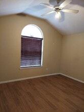 304 Ave Q in Marble Falls, TX - Foto de edificio - Building Photo