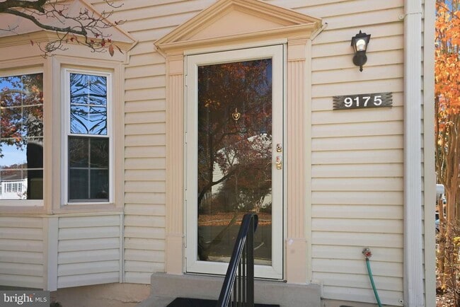 property at 9175 Broken Oak Pl