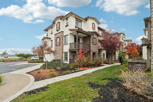 property at 5807 Via Lugano