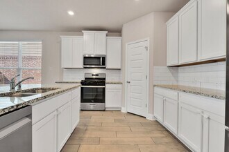 9414 Single Footing in San Antonio, TX - Building Photo - Building Photo