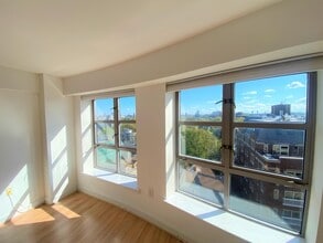 931 Massachusetts Ave, Unit 903 in Cambridge, MA - Foto de edificio - Building Photo