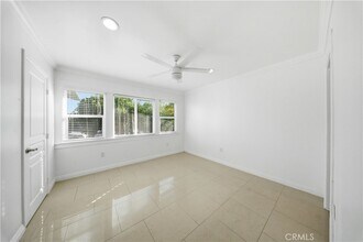 6325 Marbrisa Ave in Huntington Park, CA - Foto de edificio - Building Photo