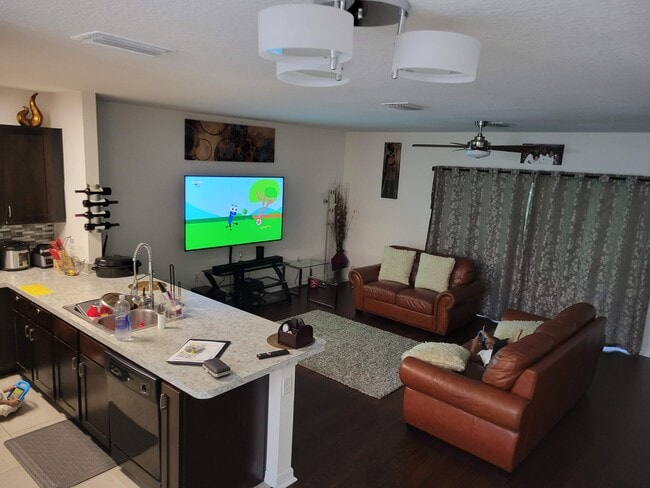 9710 Hound Chase Dr in Gibsonton, FL - Building Photo - Building Photo