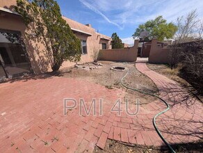 2646 Floral Rd NW in Albuquerque, NM - Building Photo - Building Photo