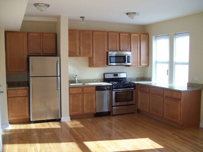 3007 N Spaulding Ave, Unit 1 in Chicago, IL - Building Photo - Building Photo