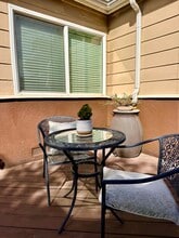 915 N Los Robles Ave in Pasadena, CA - Foto de edificio - Building Photo