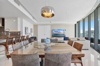 17475 Collins Ave in Sunny Isles Beach, FL - Foto de edificio - Building Photo