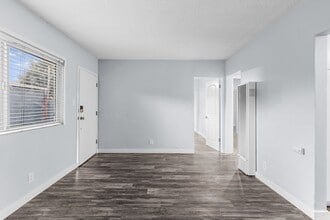 925 E 19th St in Long Beach, CA - Building Photo - Building Photo