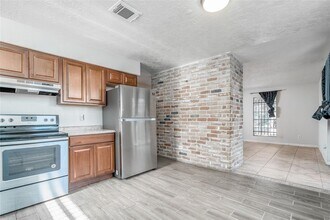 5411 Ingomar Way in Houston, TX - Building Photo - Building Photo
