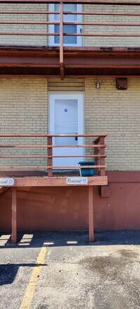 605 N Wolf Rd photo'