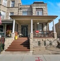 1446 W Irving Park Rd in Chicago, IL - Building Photo