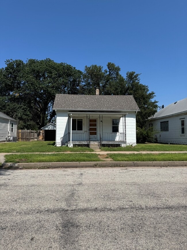 property at 614 E 9th Ave