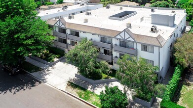 Tiara Court Ii Apartments in Van Nuys, CA - Building Photo - Building Photo