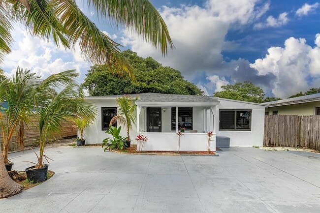 1329 NW 4th Ave in Fort Lauderdale, FL - Building Photo - Building Photo
