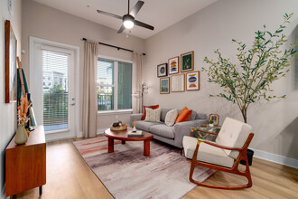 The Haven at Lake Britt in Winter Garden, FL - Foto de edificio - Interior Photo