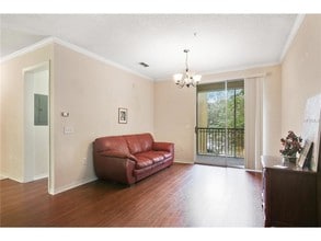 18000 Park Plaza Dr, Unit 422 in Cerritos, CA - Foto de edificio - Building Photo