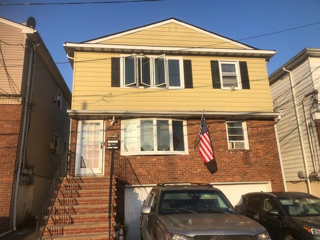 32 Vine St, Unit 2 floor