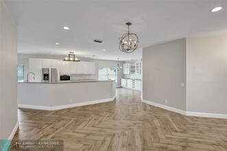 6211 NW 38th Dr in Coral Springs, FL - Foto de edificio - Building Photo