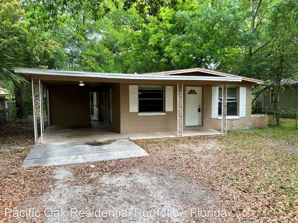 9015 Madison Ave in Jacksonville, FL - Foto de edificio