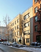 552-556 Hudson St in New York, NY - Building Photo - Building Photo