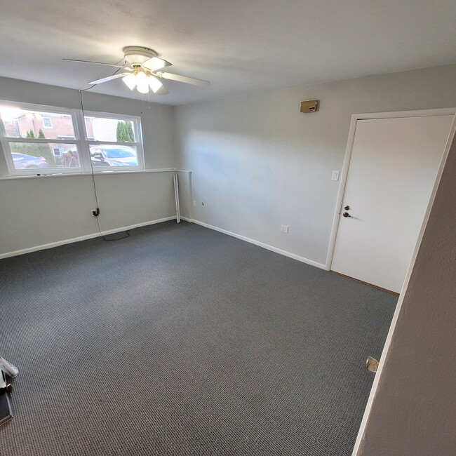 106 Braden Ct, Unit 106 in West View, PA - Foto de edificio - Building Photo