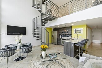 421 Meridian Ave, Unit 16 in Miami Beach, FL - Foto de edificio - Building Photo