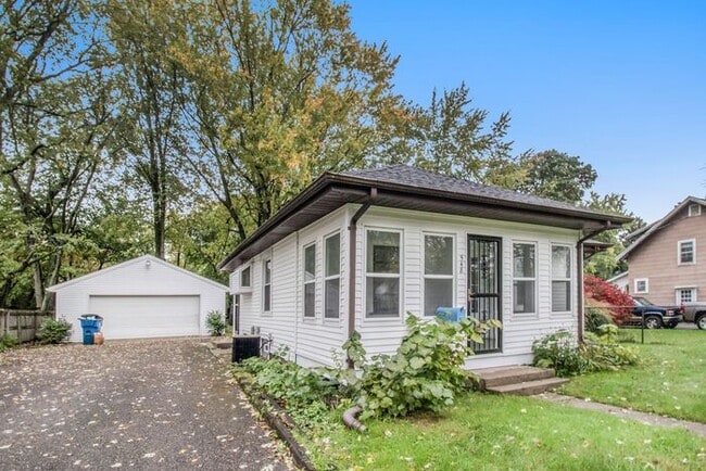 548 Dayton Ave in Kalamazoo, MI - Building Photo - Building Photo