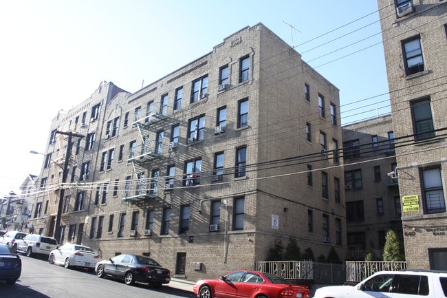 642 E 236th St in Bronx, NY - Building Photo - Building Photo