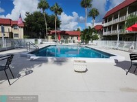 475 SE 8th St in Deerfield Beach, FL - Foto de edificio - Building Photo