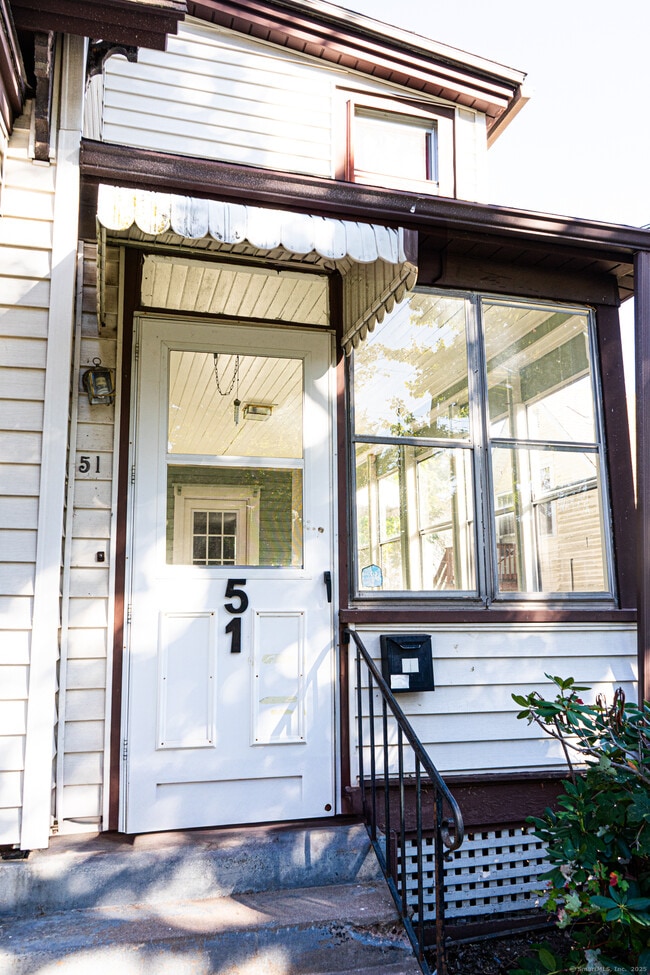 51 Cedar St in Manchester, CT - Foto de edificio - Building Photo