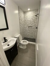 2512 S Robinson St, Unit 1 in Philadelphia, PA - Foto de edificio - Building Photo