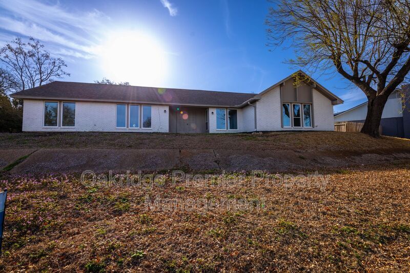 1133 Wood Valley Dr in Woodway, TX - Building Photo