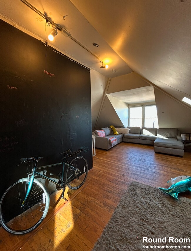 17 Hillside St, Unit #3 in Boston, MA - Building Photo - Building Photo
