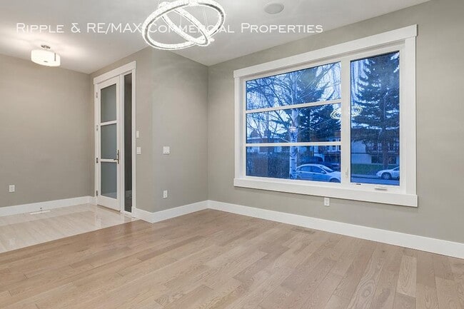 2117-2151 51 Ave SW in Calgary, AB - Building Photo - Building Photo