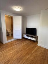 894 80th St-Unit -1 in Miami Beach, FL - Building Photo - Building Photo