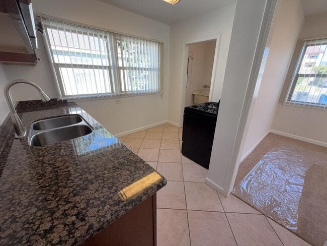 1235 N Screenland Dr in Burbank, CA - Building Photo - Building Photo