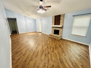 10118 Rainbow Bend in San Antonio, TX - Building Photo - Building Photo