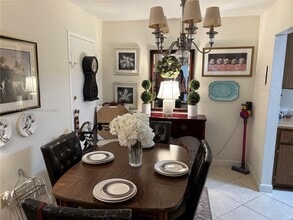 10802 N Kendall Dr in Miami, FL - Building Photo - Building Photo