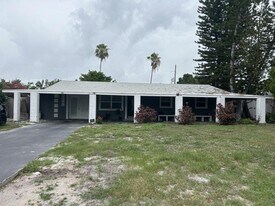 5508 1st Ave Dr NW in Bradenton, FL - Building Photo