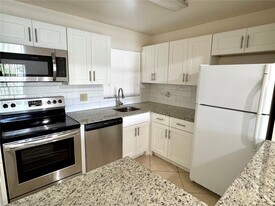 6900 Nova Dr in Davie, FL - Building Photo
