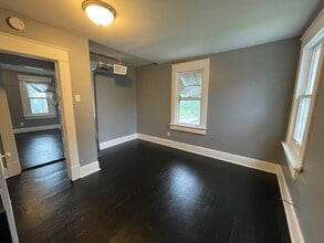 2000 Locust St in Terre Haute, IN - Building Photo - Building Photo