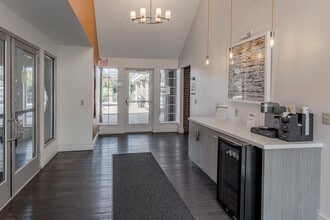 Meridian Pointe in Burnsville, MN - Building Photo - Interior Photo
