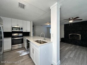 342 Crown Blvd in Melbourne, FL - Foto de edificio - Building Photo