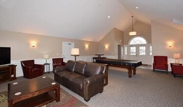 542 Pewaukee Rd in Pewaukee, WI - Building Photo - Building Photo